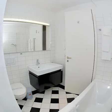 Stylish 1br Near And Opera - Flower 52 Apartment *